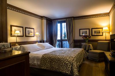 Classic / Attica Rooms
