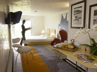 Guest room