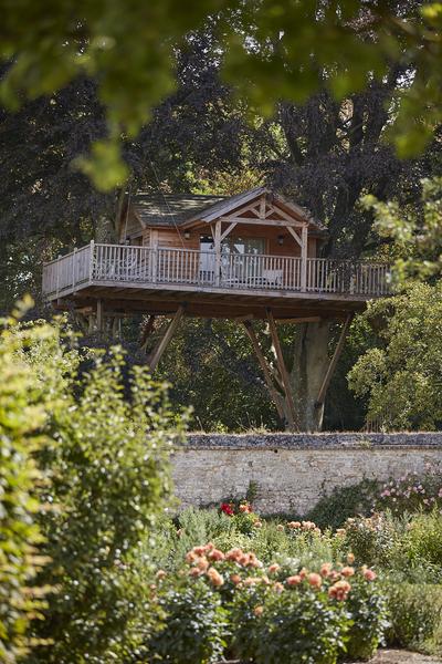 Deluxe Tree House