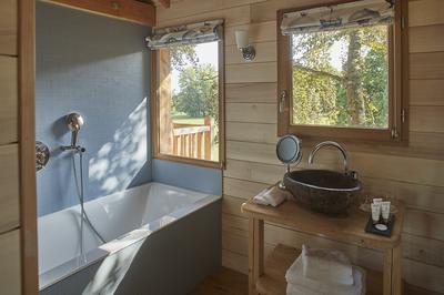 Deluxe Tree House