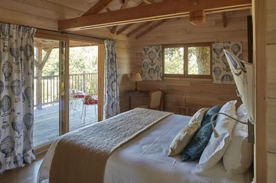 Deluxe Tree House