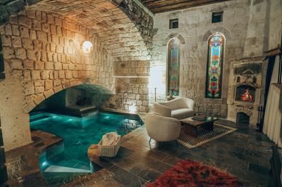 Mystic Cave Pool Suite