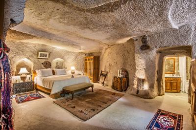 Oriental Cave Room