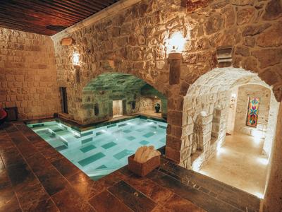 Muhteshem Cave Pool Suite