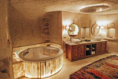 Muhteshem Cave Pool Suite
