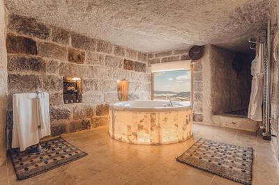 Sultan Cave Suite