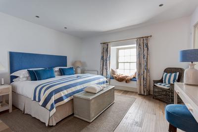 Grand Seaview Rooms
