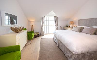 Seaview Rooms