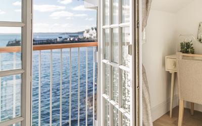 Seaview Rooms
