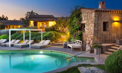 csm__01-Resort_-Pool-by-Night-Petra-Segreta-Resort-And-Spa-San-Pantaleo-Luxury-Stay-Sardinia_2379b3b972