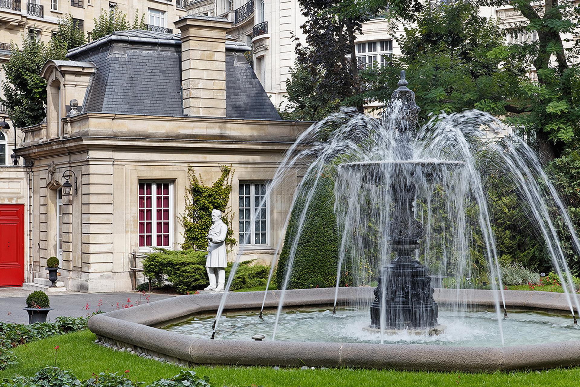 Saint James Paris, Relais & Chateaux