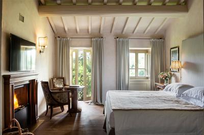 Medieval Village - Deluxe Suite