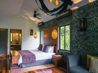 Honeymoon Suite