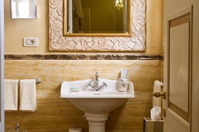 Romantic Honeymoon Suite