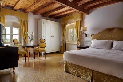 Tradition Room