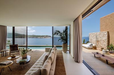 Five Bedroom Mansion - The Cliffhanger