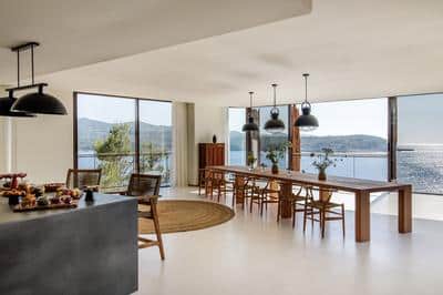 Five Bedroom Mansion - The Cliffhanger