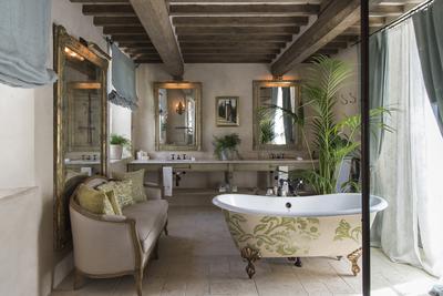 Dina Ferri Pool House