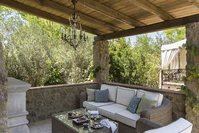 Dea Feronia Garden Suite