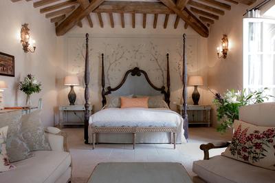 Dea Feronia Garden Suite