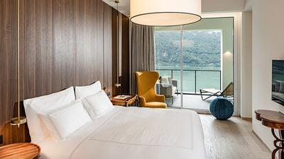 Lake View Grand Loggia Suite