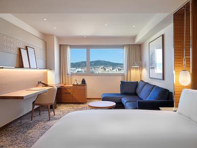 1 King Bed Classic Skyline View