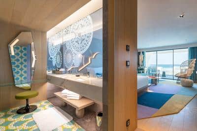 Spectacular Room