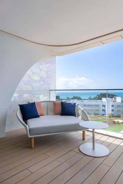 Spectacular Room