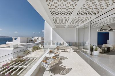 Lobby Terrace