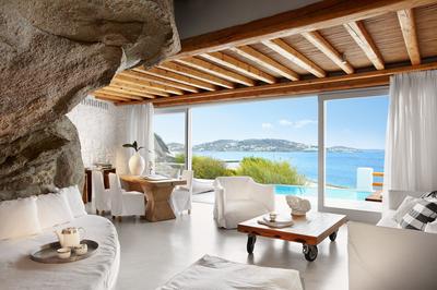 GOLDEN VILLA 2-BD WITH POOL