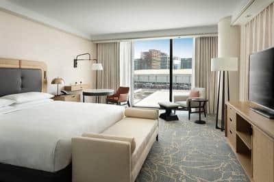 King Superior Corner Guest Room