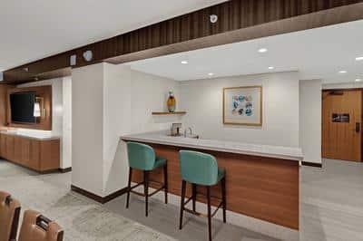 Hospitality Suite - Wet Bar