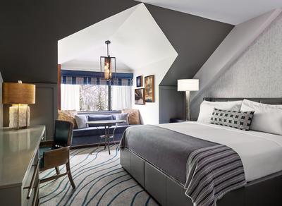 Mountain View King Bed