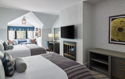 Two Queen Beds Mountain View with Fireplace Premium