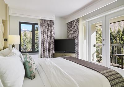 Mountain View Executive Suite with One King Bed