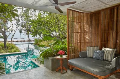 Ocean View Lagoon Suite with 1 King Bed
