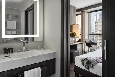 1 King Bed City View