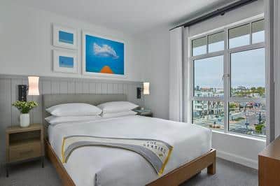 1 King Bed Cityscape View Deluxe