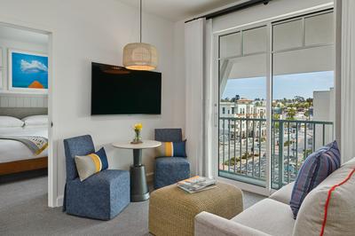 1 King Bed Cityscape View Deluxe