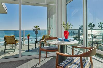 1 King Bed with Ocean View Premier