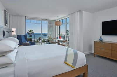 1 King Bed with Ocean View Premier