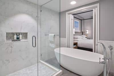 Estate Suite ADA with tub