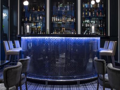 E7 Bar