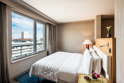 Deluxe Suite Sleeping Area