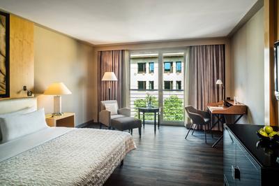Deluxe City Room