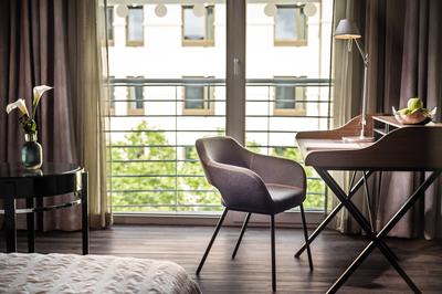 Deluxe City Room