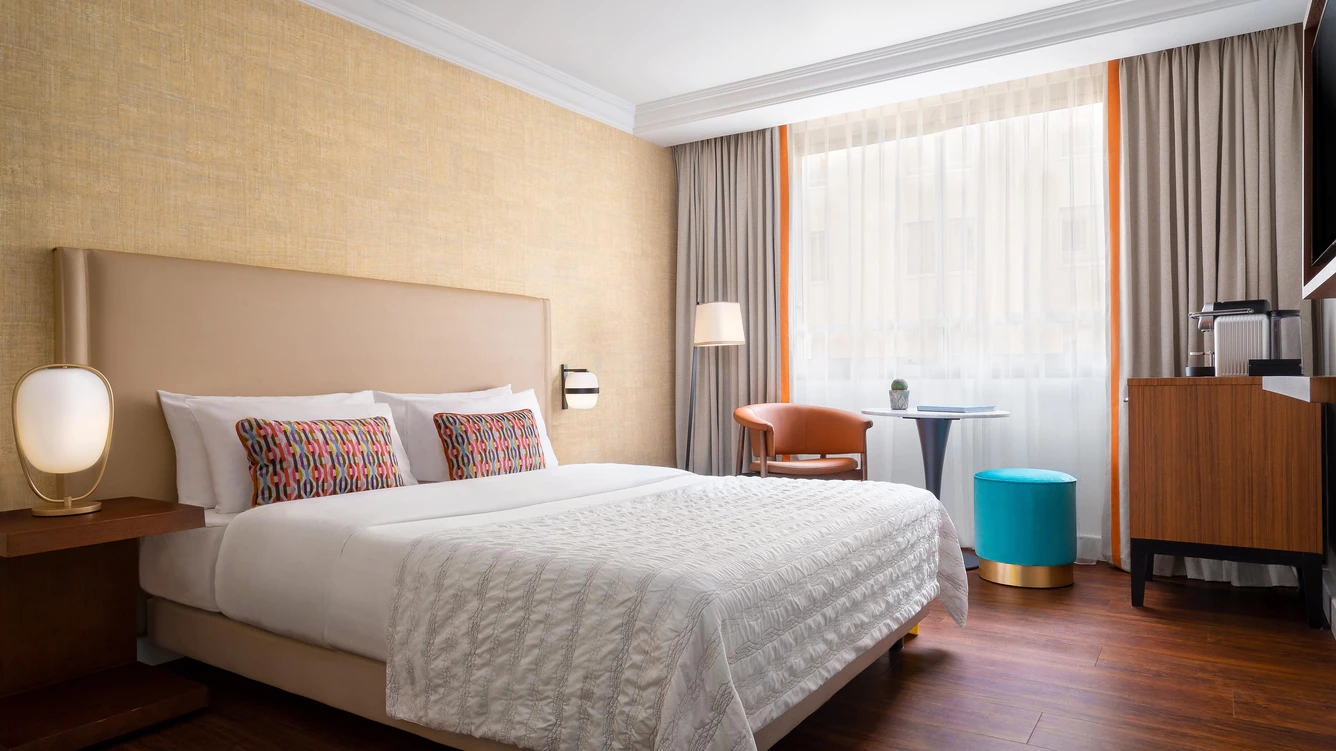 Classic, Guest Room, 1 King, Courtyard View