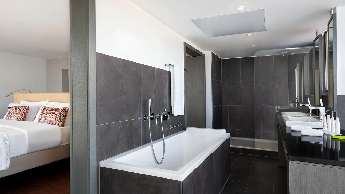 Junior Suite, 1 King, Garden View, Terrace