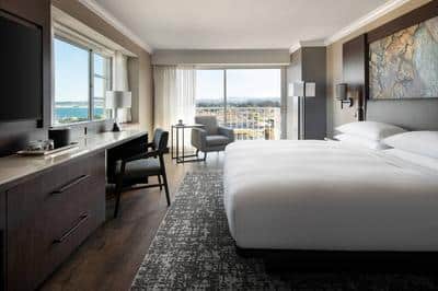 King Corner Guest Room - Bay View
