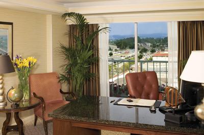 Presidential Suite - Office